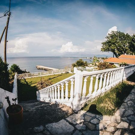 Villa Galanis By The Sea Нифорейка Екстериор снимка