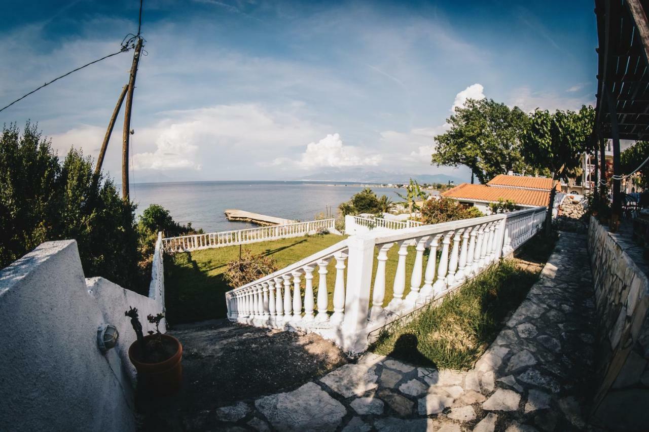 Villa Galanis By The Sea Нифорейка Екстериор снимка