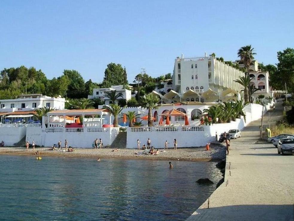 Villa Galanis By The Sea Нифорейка Екстериор снимка